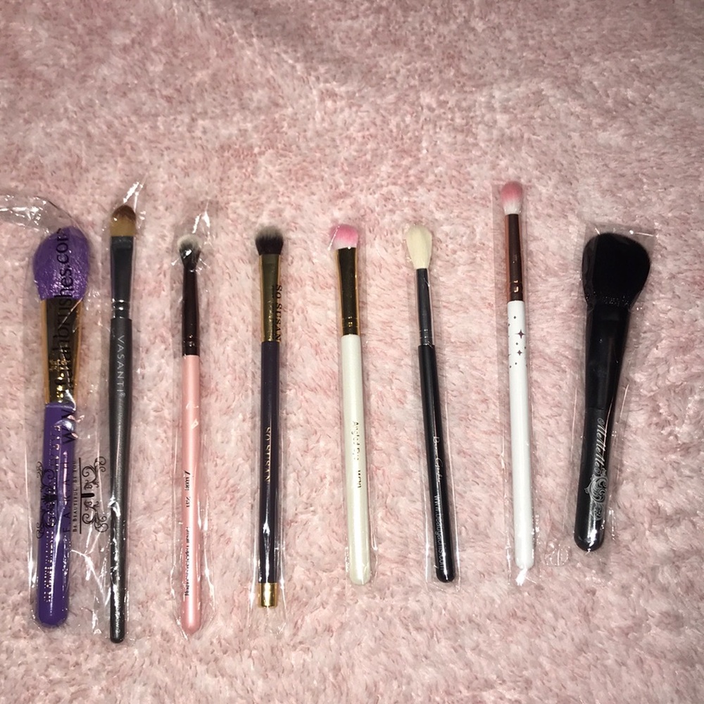 Make-up brushes